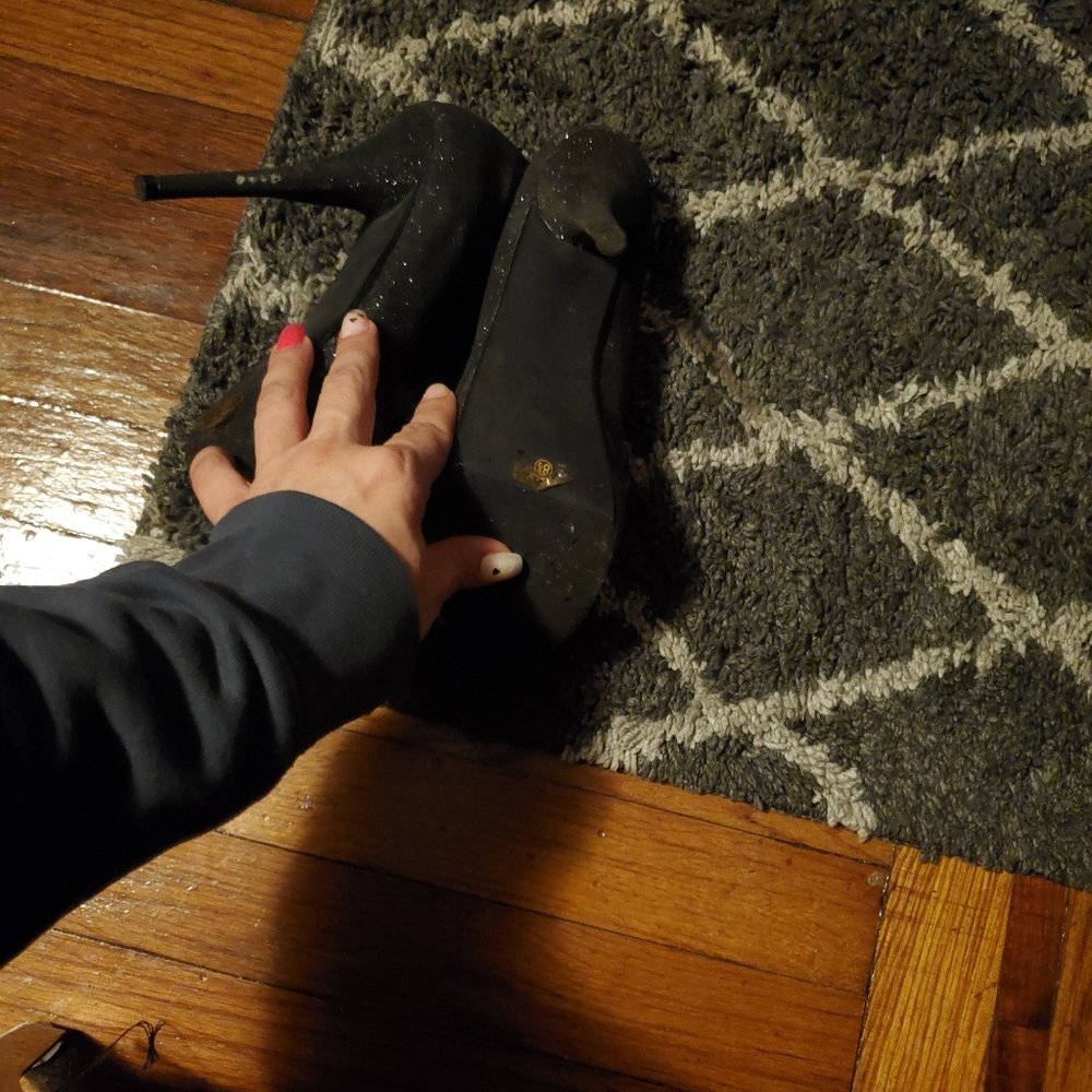 shoes - Picture 3 of 3